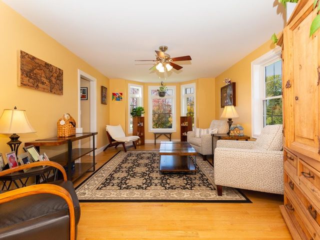 18 North Road, East Kingston, NH 03827