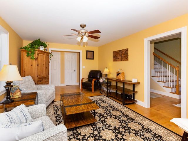 18 North Road, East Kingston, NH 03827
