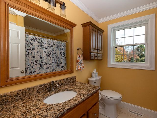 18 North Road, East Kingston, NH 03827