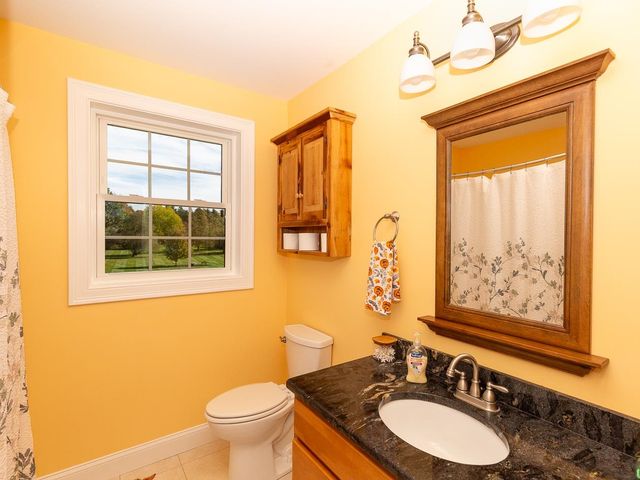18 North Road, East Kingston, NH 03827