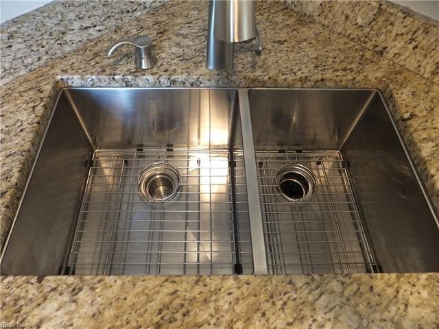 4312 Briarbush LN, Virginia Beach, VA 23453