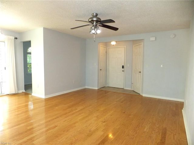 4312 Briarbush LN, Virginia Beach, VA 23453
