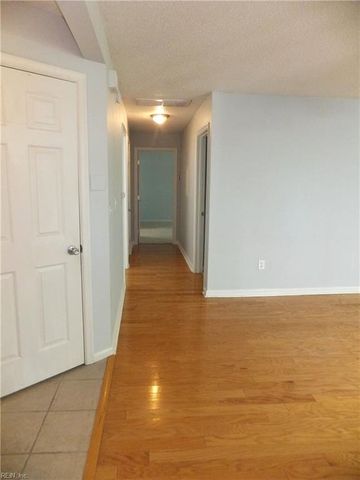 4312 Briarbush LN, Virginia Beach, VA 23453