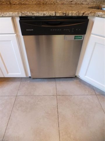 4312 Briarbush LN, Virginia Beach, VA 23453