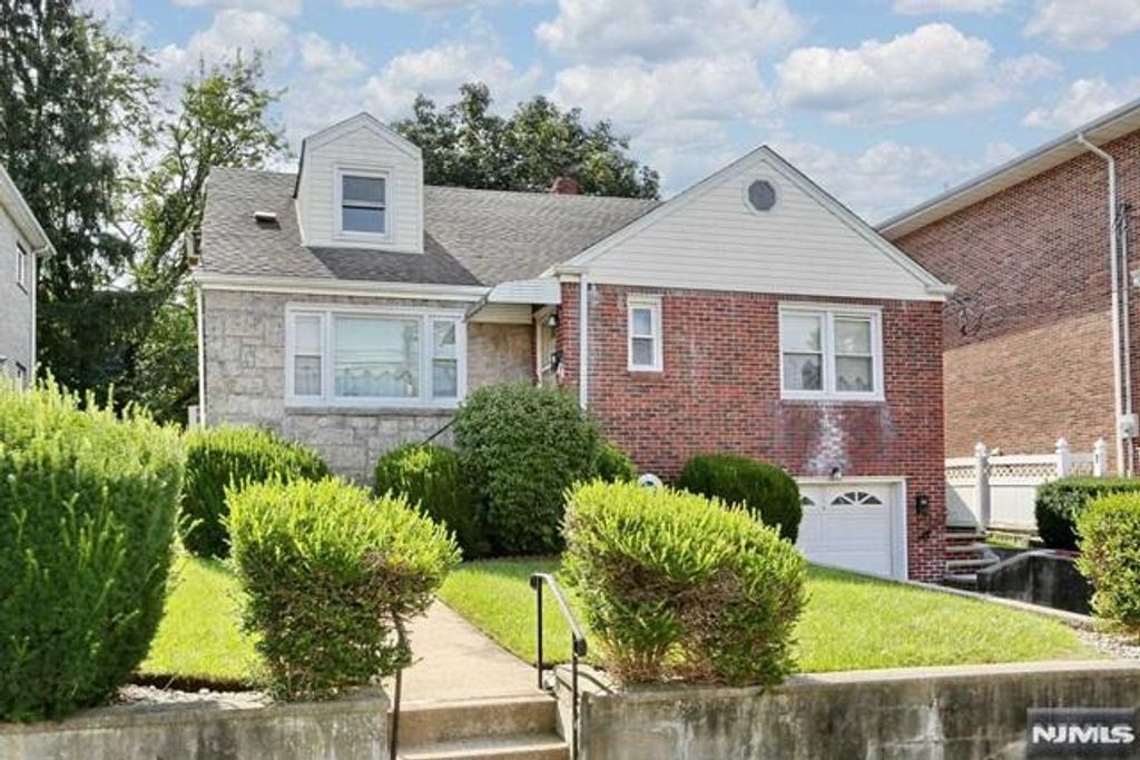 316 7th Street, Palisades Park, NJ 07650
