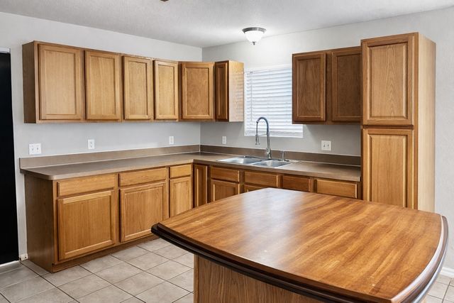 914 N Catherine Street, Terrell, TX 75160
