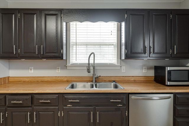 1895 Shellmound Road, Jasper, TN 37347