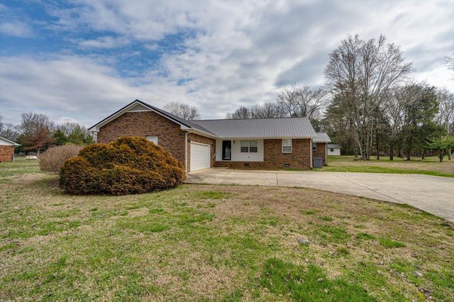 1895 Shellmound Road, Jasper, TN 37347