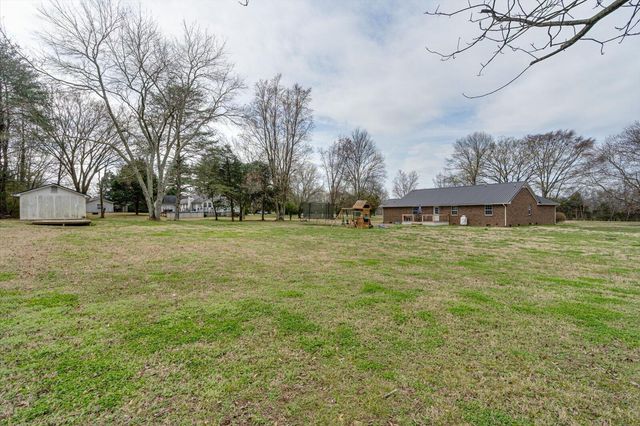 1895 Shellmound Road, Jasper, TN 37347