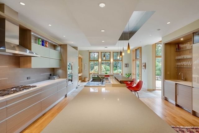 23 Bedford Rd, Lincoln, MA 01773