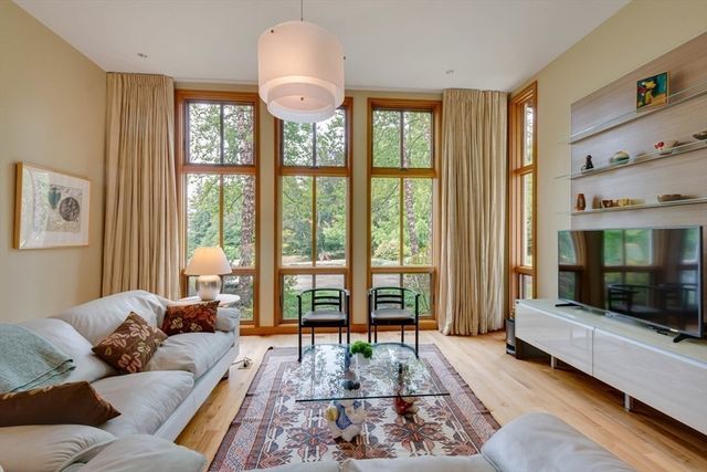 23 Bedford Rd, Lincoln, MA 01773