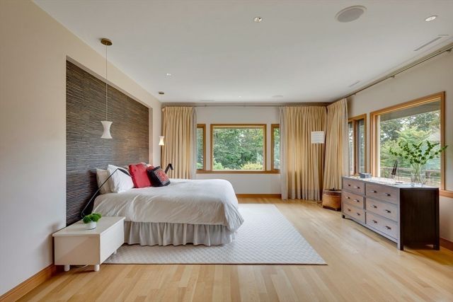 23 Bedford Rd, Lincoln, MA 01773