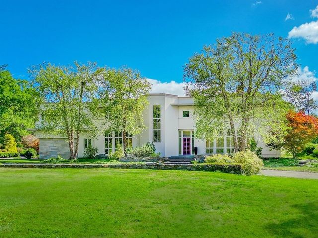 23 Bedford Rd, Lincoln, MA 01773