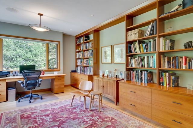 23 Bedford Rd, Lincoln, MA 01773