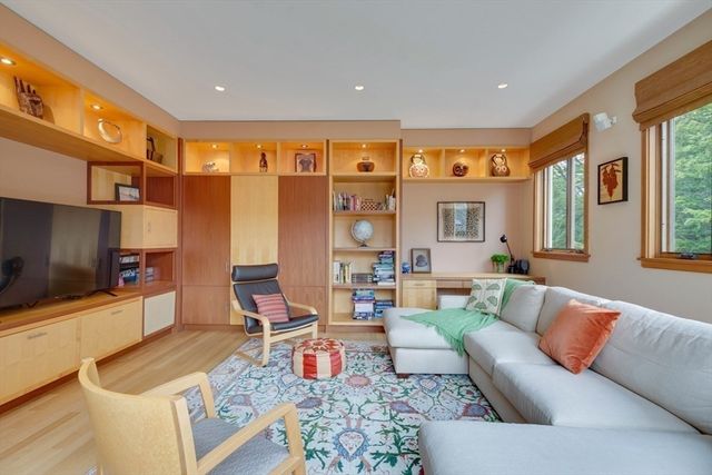 23 Bedford Rd, Lincoln, MA 01773