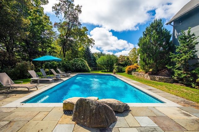 23 Bedford Rd, Lincoln, MA 01773