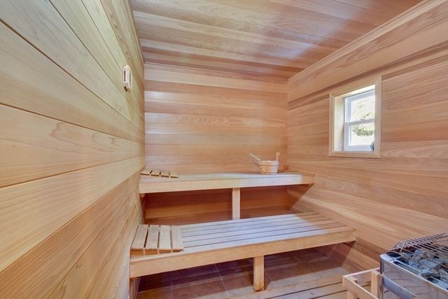 23 Bedford Rd, Lincoln, MA 01773