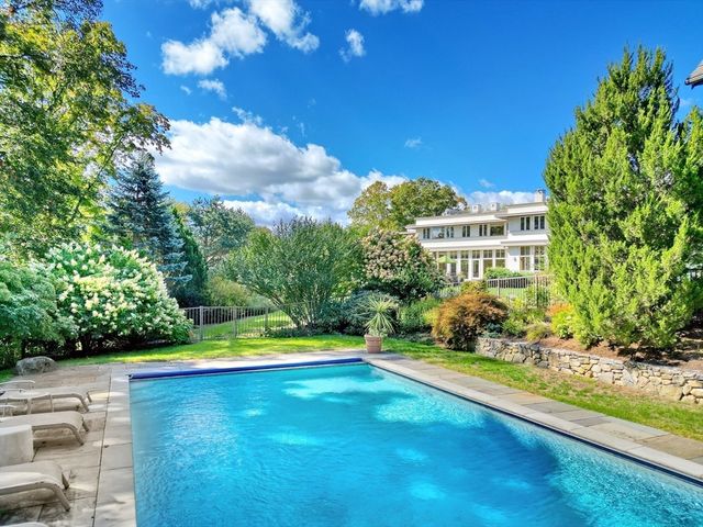 23 Bedford Rd, Lincoln, MA 01773