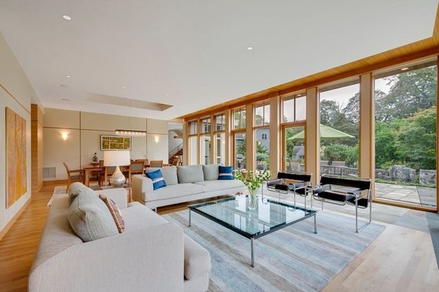 23 Bedford Rd, Lincoln, MA 01773