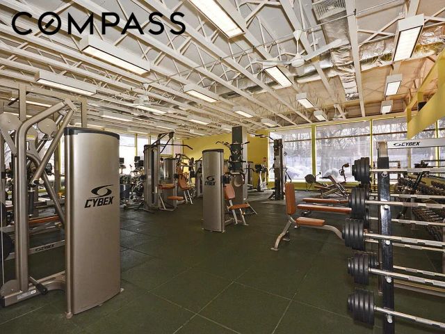 5800 Arlington Ave Apt 20L, New York City, NY 10471