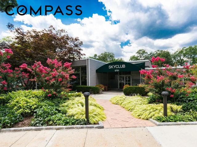 5800 Arlington Ave Apt 20L, New York City, NY 10471