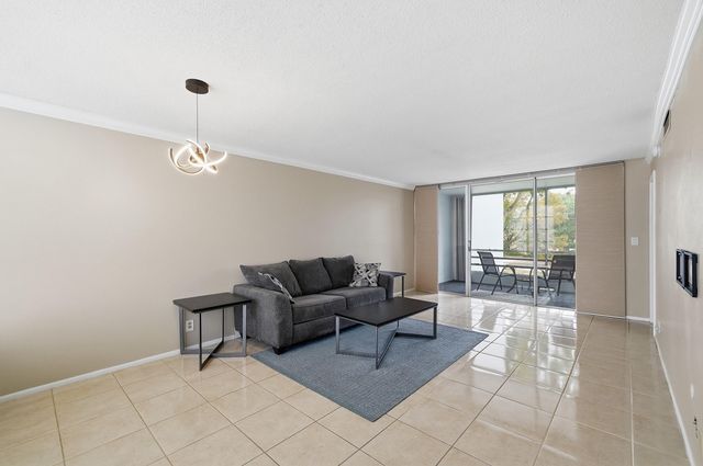 6903 Cypress Road B24, Plantation, FL 33317