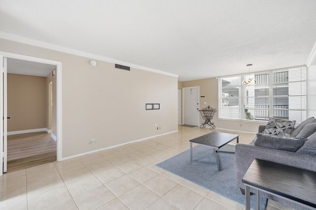 6903 Cypress Road B24, Plantation, FL 33317