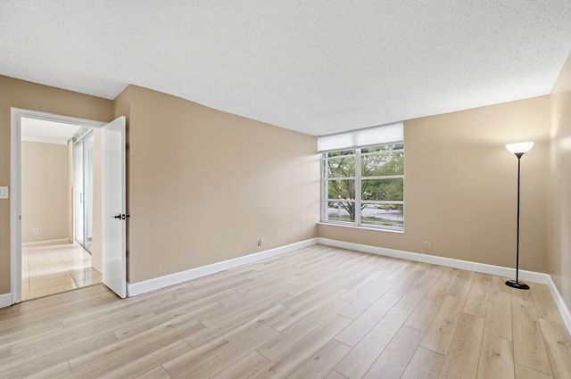 6903 Cypress Road B24, Plantation, FL 33317