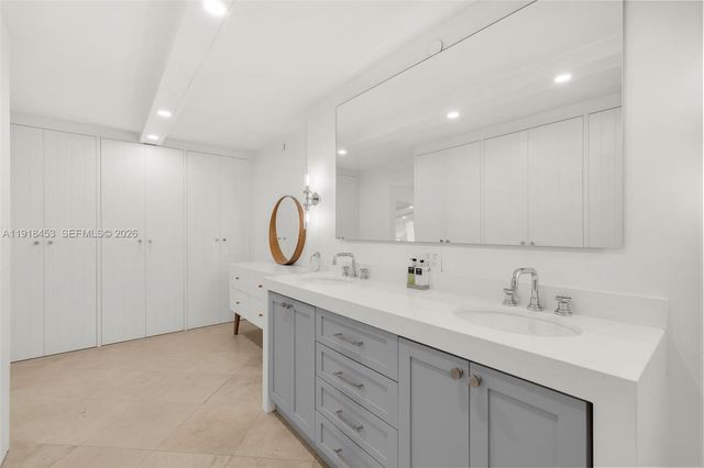 605 Ocean Drive 2L, Key Biscayne, FL 33149
