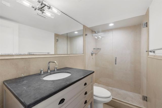 605 Ocean Drive 2L, Key Biscayne, FL 33149