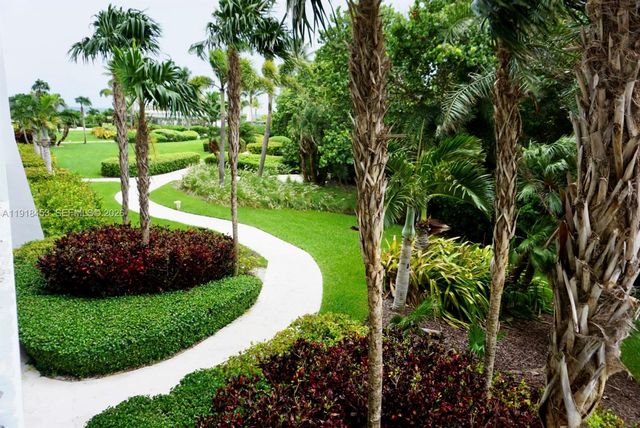 605 Ocean Drive 2L, Key Biscayne, FL 33149