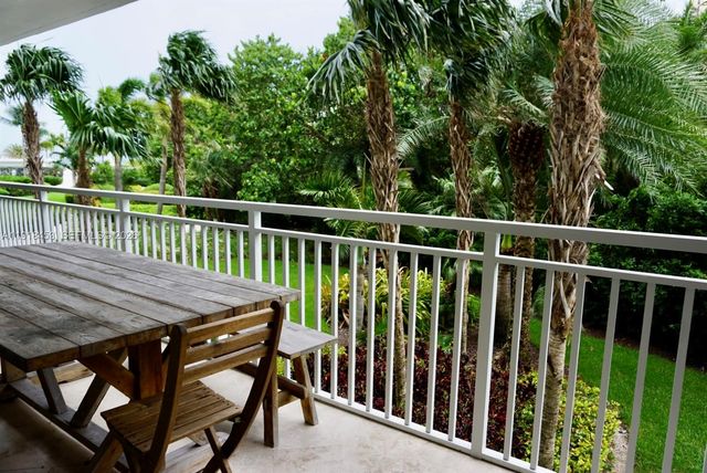 605 Ocean Drive 2L, Key Biscayne, FL 33149