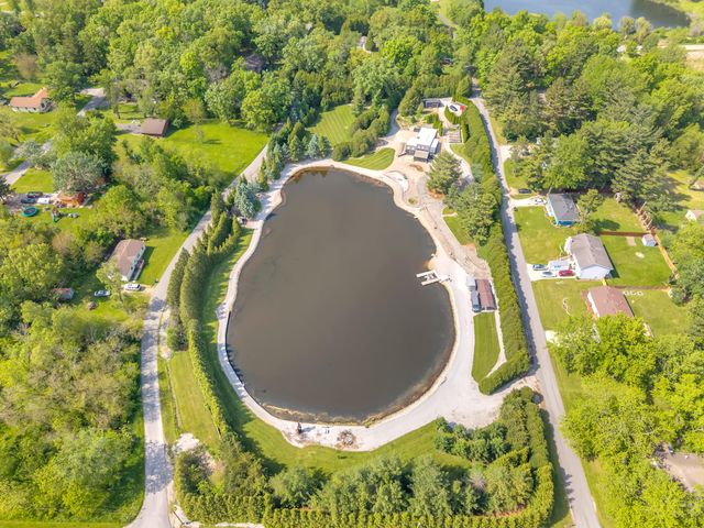 10 S Vine Drive, Hebron, IN 46341