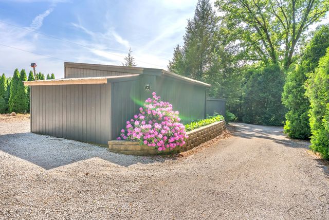 10 S Vine Drive, Hebron, IN 46341
