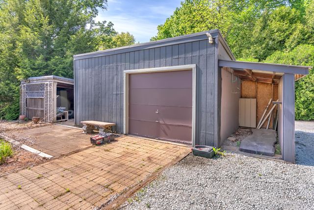 10 S Vine Drive, Hebron, IN 46341