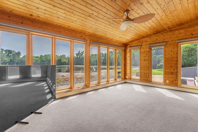 10 S Vine Drive, Hebron, IN 46341