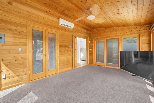 10 S Vine Drive, Hebron, IN 46341