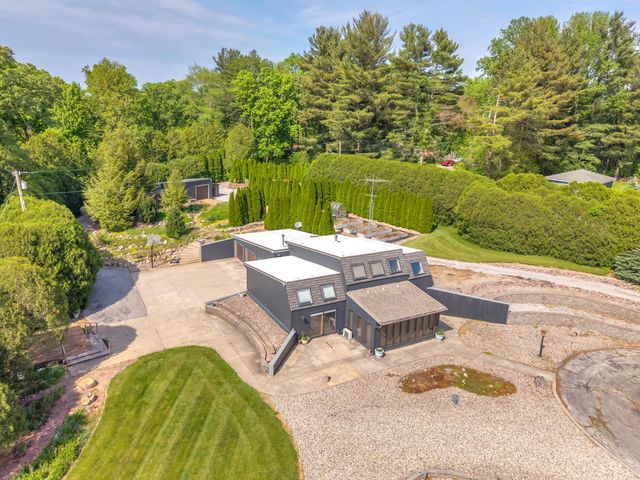 10 S Vine Drive, Hebron, IN 46341