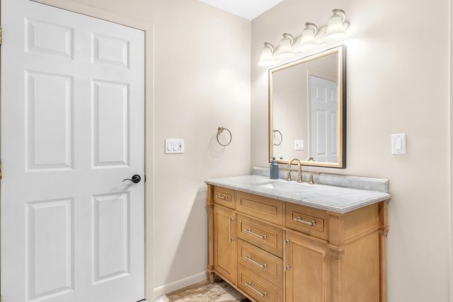 10 S Vine Drive, Hebron, IN 46341