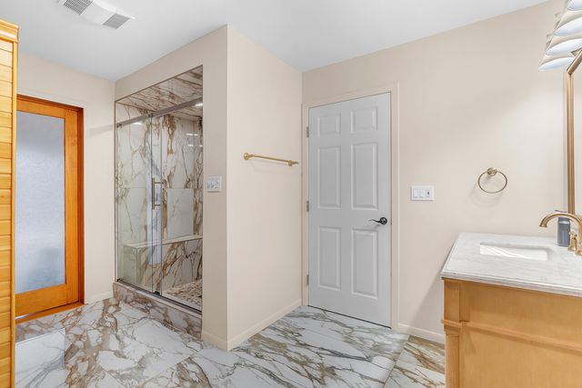 10 S Vine Drive, Hebron, IN 46341