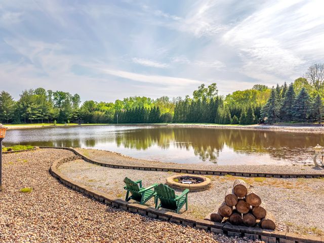 10 S Vine Drive, Hebron, IN 46341