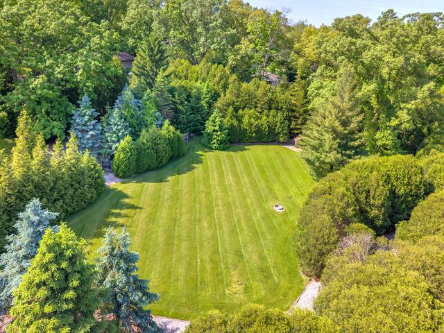 10 S Vine Drive, Hebron, IN 46341