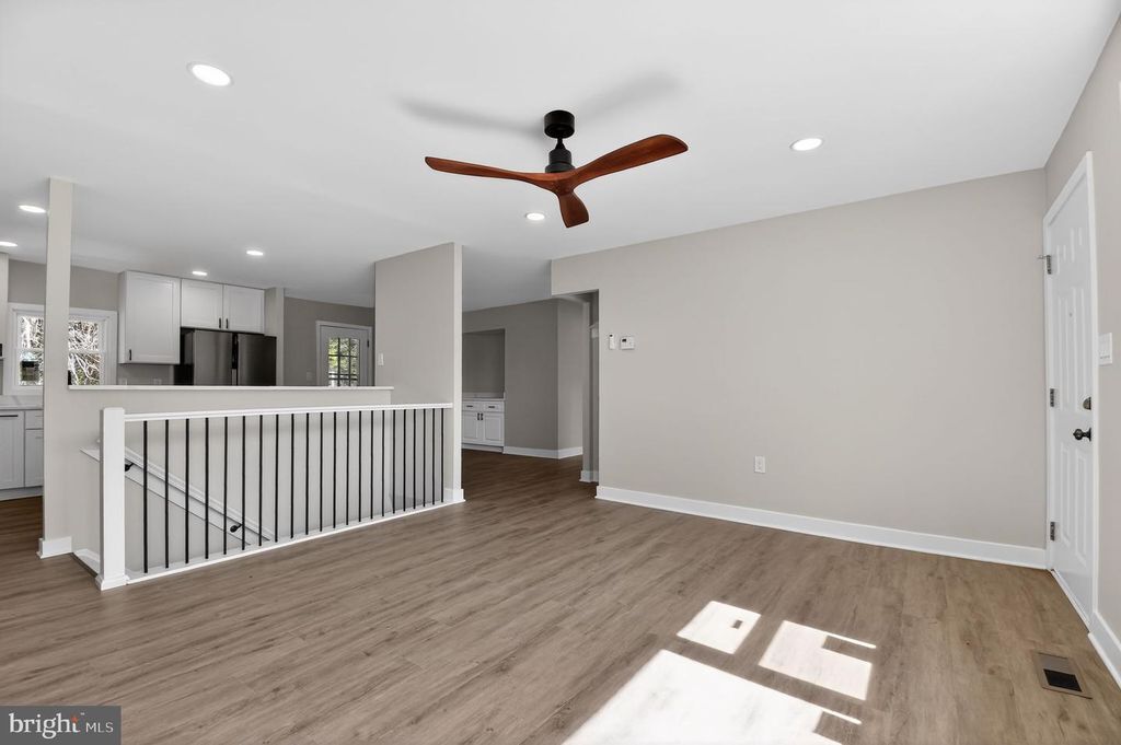 Image 3 of property listing at 3281 SUDLERSVILLE S, Laurel, MD 20724