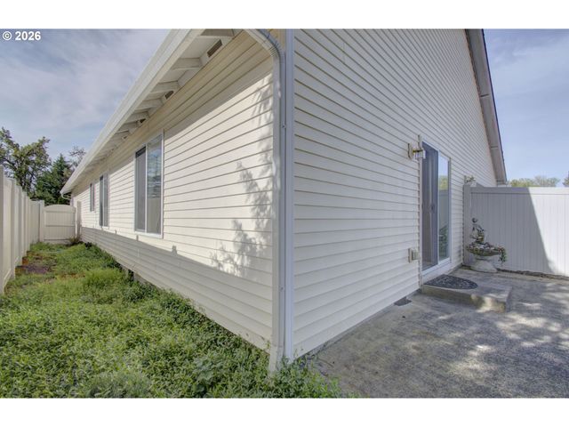 2004 Nw 12TH St, Battle Ground, WA 98604
