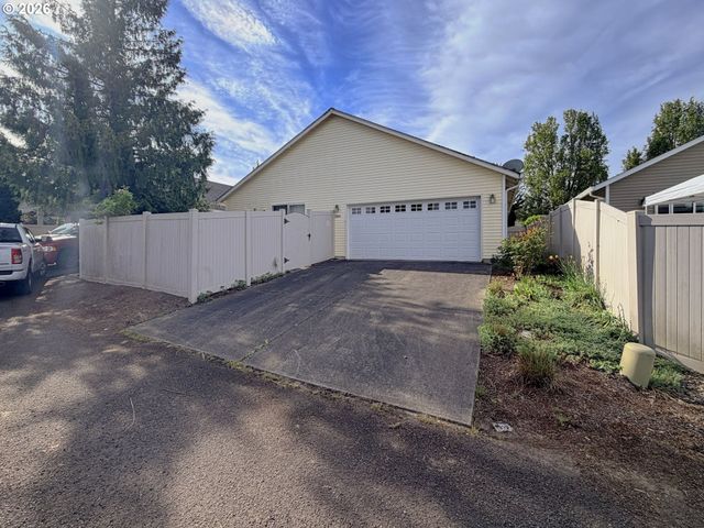 2004 Nw 12TH St, Battle Ground, WA 98604