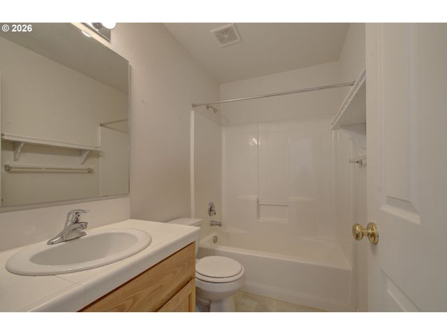 2004 Nw 12TH St, Battle Ground, WA 98604