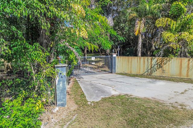 18975 SW 224th St, Miami, FL 33170
