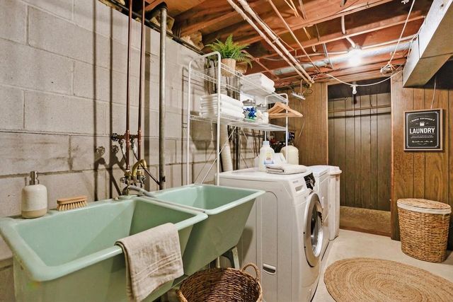 2974 Howard Street N, Maplewood, MN 55109