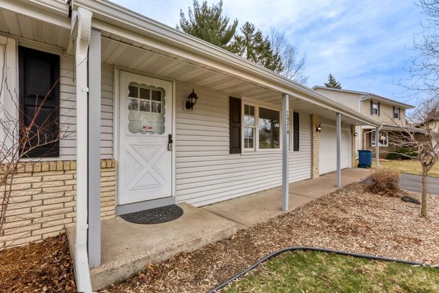 2974 Howard Street N, Maplewood, MN 55109