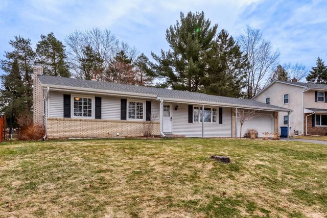 2974 Howard Street N, Maplewood, MN 55109